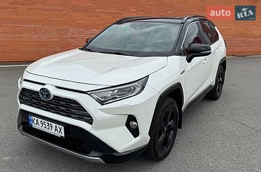 Внедорожник / Кроссовер Toyota RAV4 2020 в Киеве