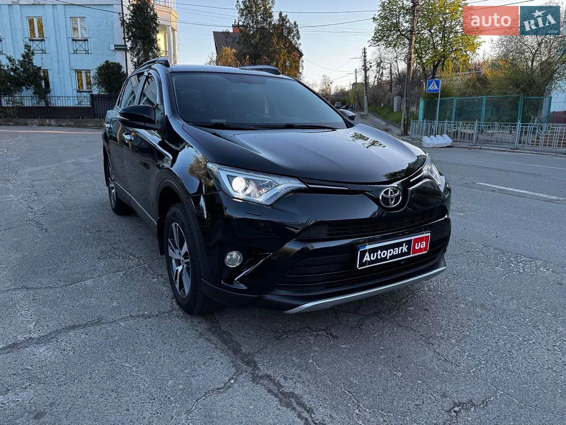 2017 Toyota RAV 4 - мініатюра 3