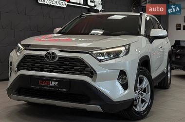 Позашляховик / Кросовер Toyota RAV4 2020 в Тернополі