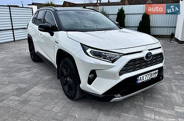 Позашляховик / Кросовер Toyota RAV4 2020 в Охтирці