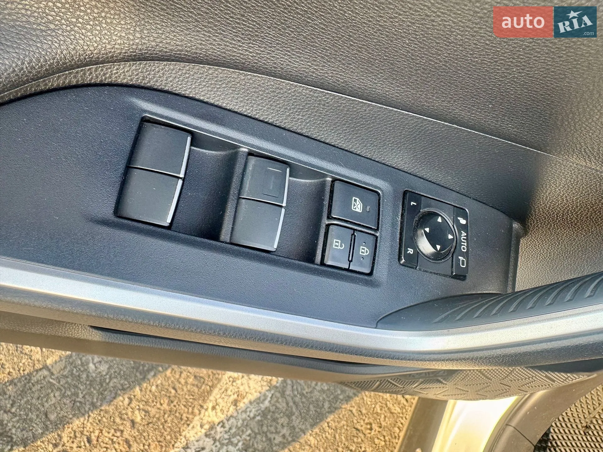 2019 Toyota RAV 4 - мініатюра 25