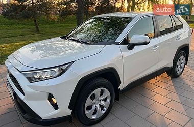 Внедорожник / Кроссовер Toyota RAV4 2020 в Киеве