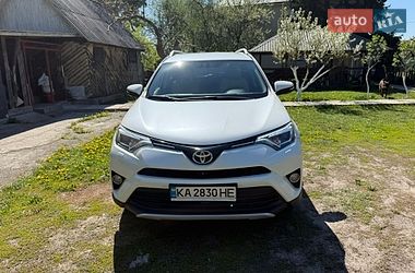 Внедорожник / Кроссовер Toyota RAV4 2017 в Киеве