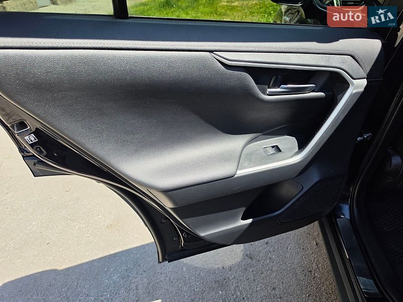 Внедорожник / Кроссовер Toyota RAV4 2019 в Запорожье фото 3 Внедорожник / Кроссовер Toyota RAV4 2019 в Запорожье