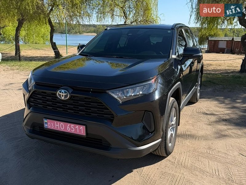 Внедорожник / Кроссовер Toyota RAV4 2022 в Гайвороне