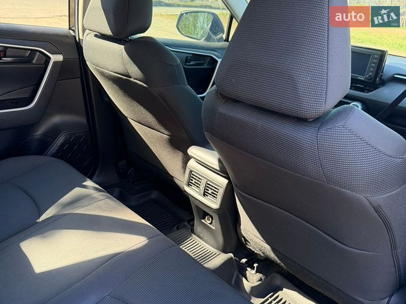 Внедорожник / Кроссовер Toyota RAV4 2022 в Гайвороне