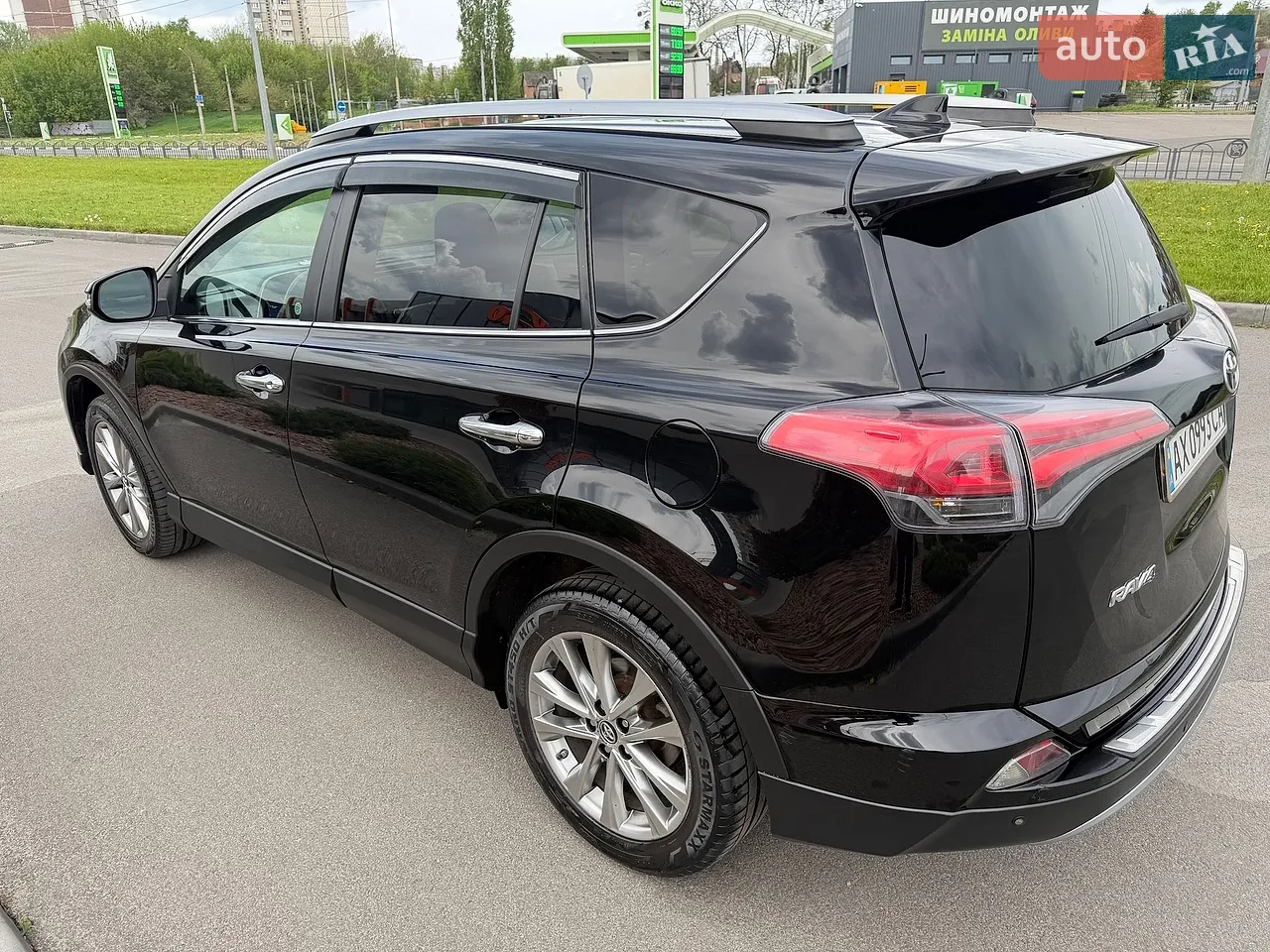 2017 Toyota RAV 4 - мініатюра 9