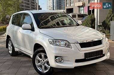 Позашляховик / Кросовер Toyota RAV4 2011 в Києві