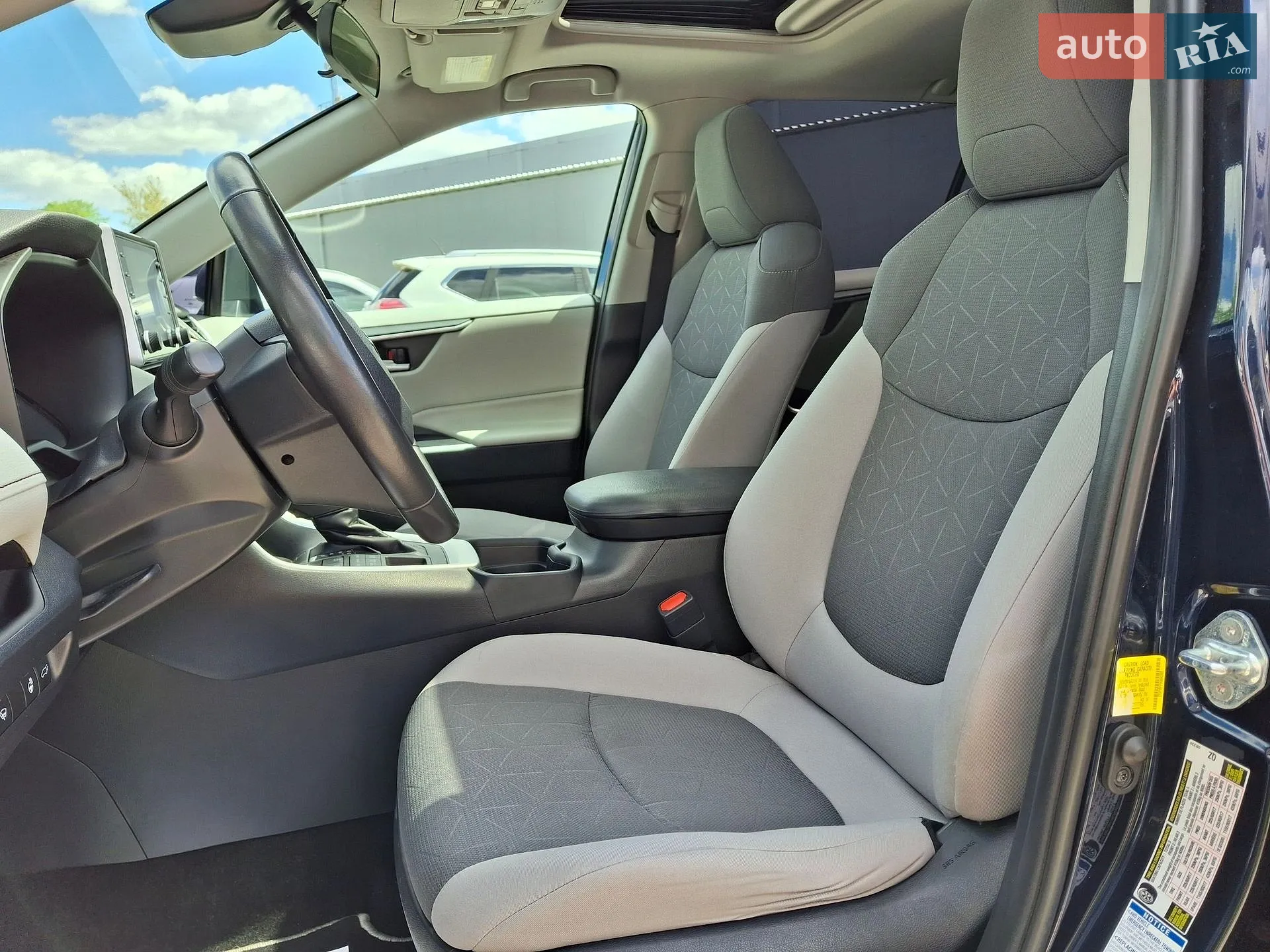 2019 Toyota RAV 4 - мініатюра 12