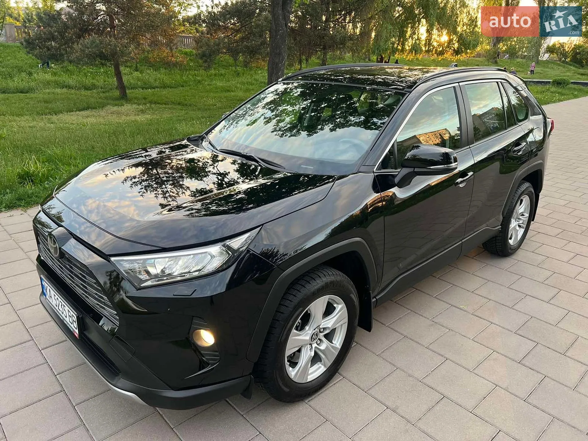2020 Toyota RAV 4 - фото 1