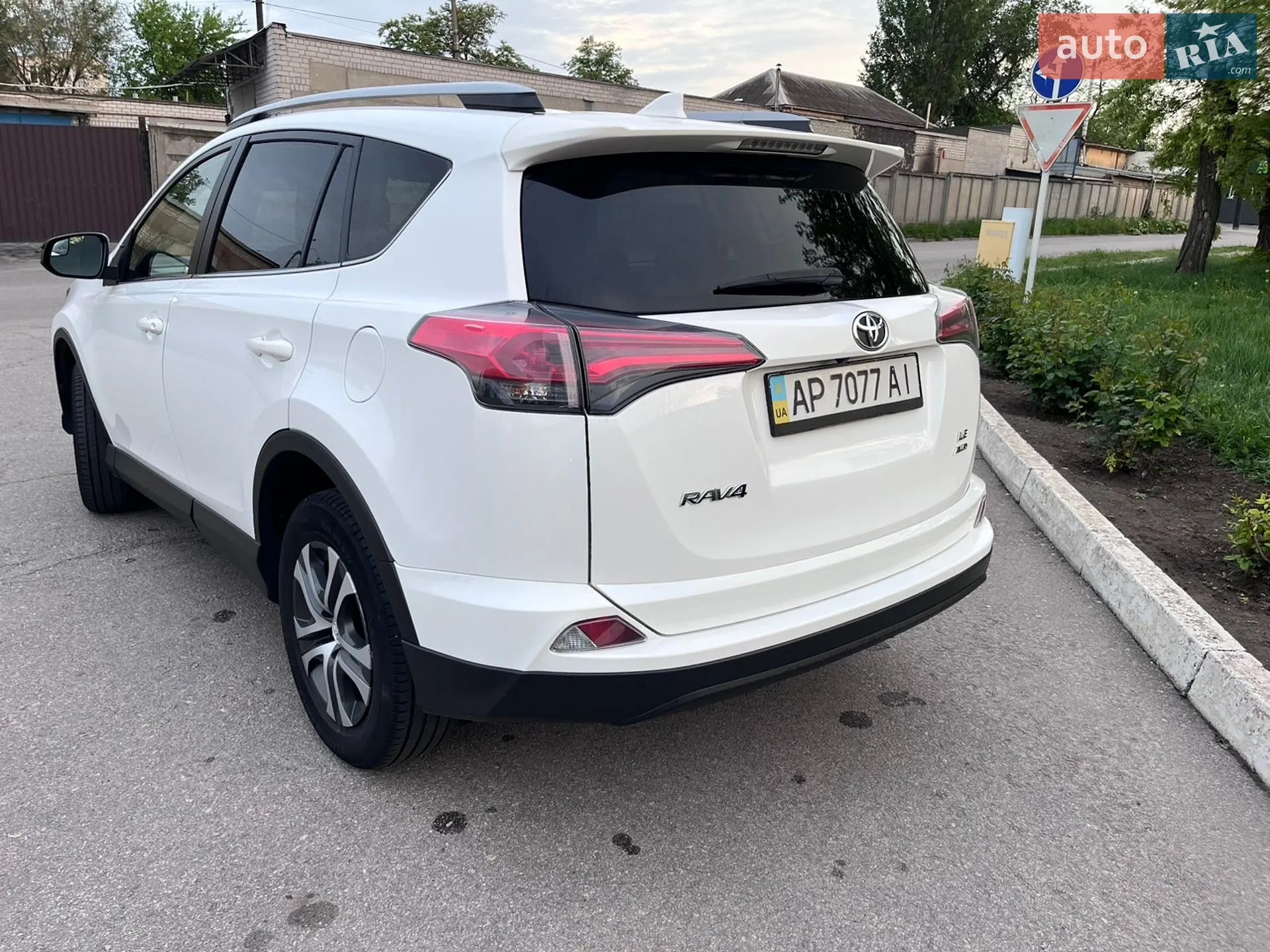 2018 Toyota RAV 4 - мініатюра 3