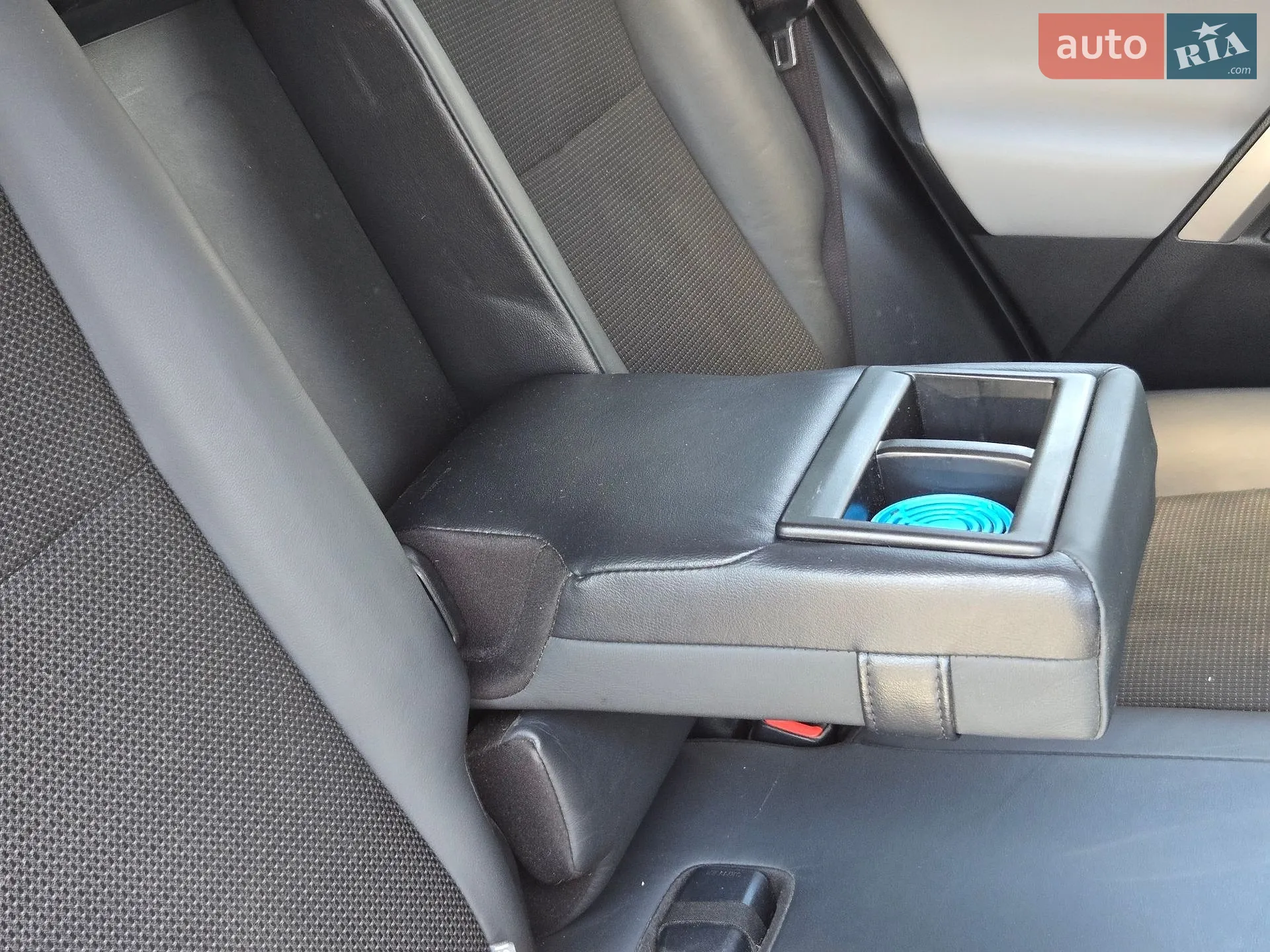 2016 Toyota RAV 4 - мініатюра 16
