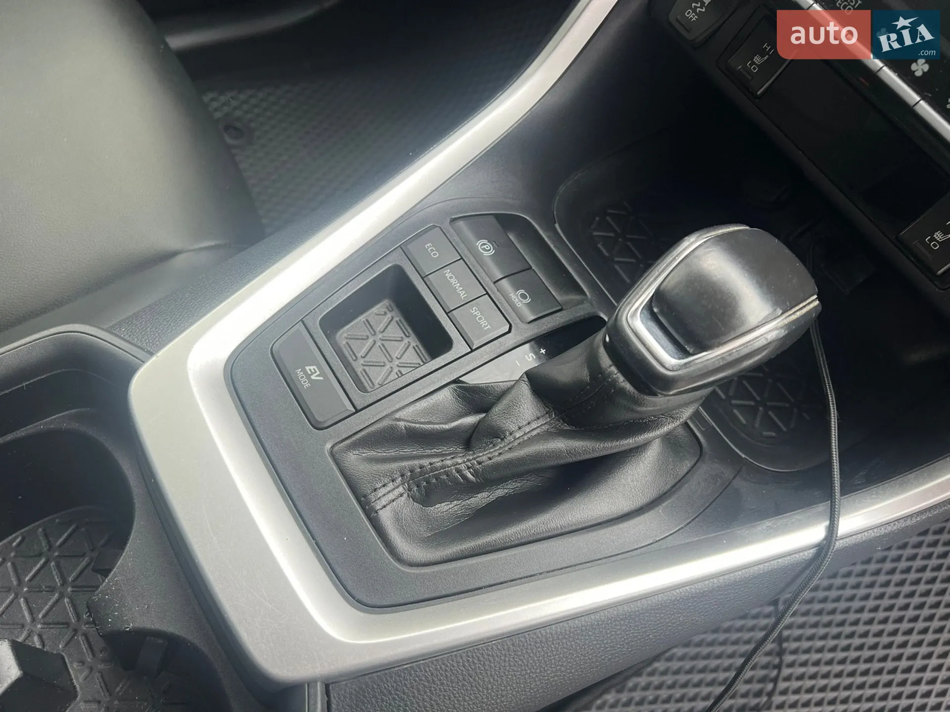 2019 Toyota RAV 4 - мініатюра 21