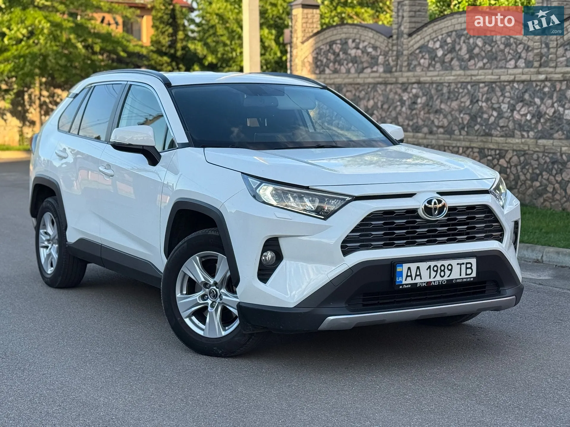 2019 Toyota RAV 4 - фото 1