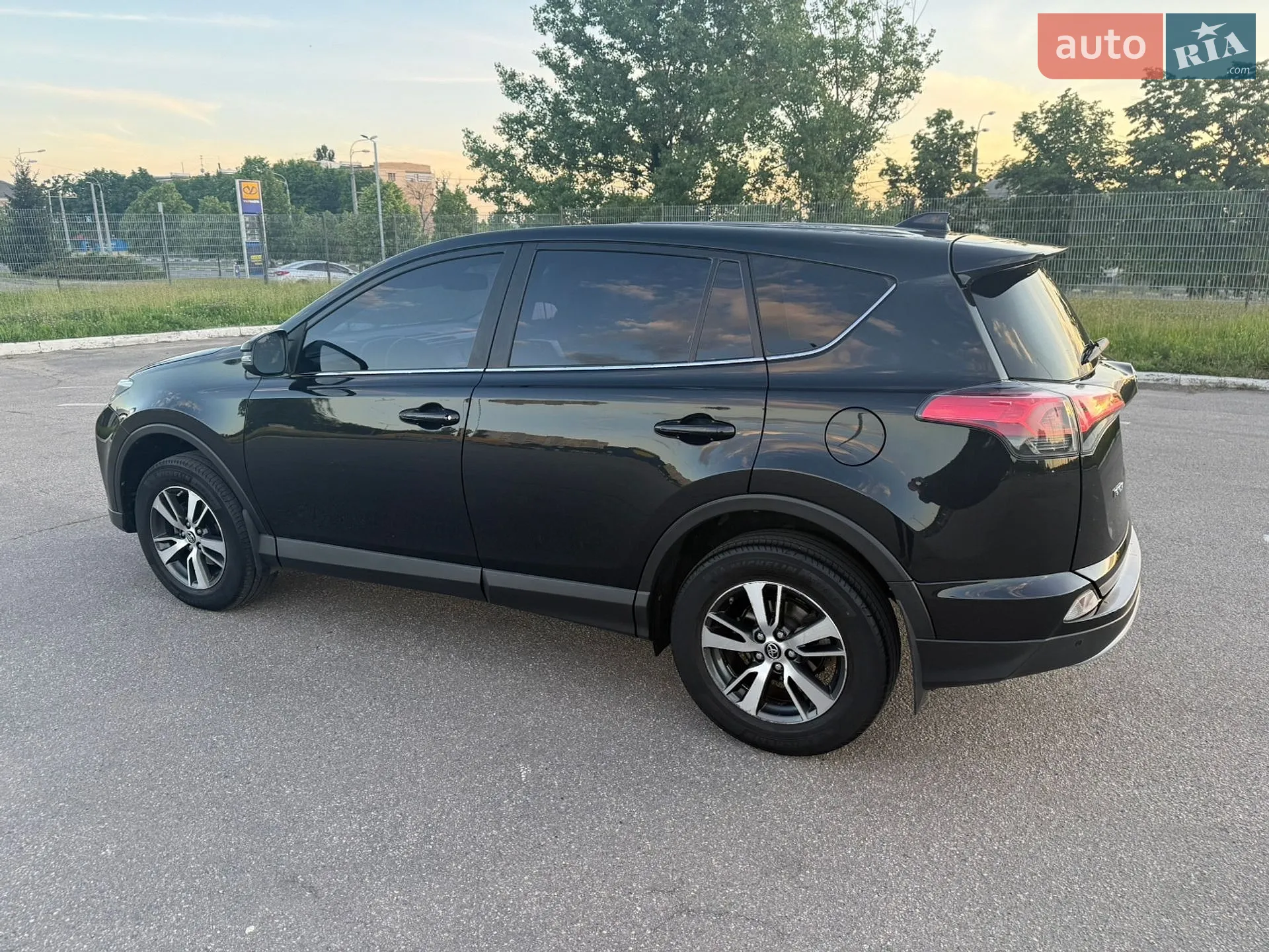 2017 Toyota RAV 4 - мініатюра 10