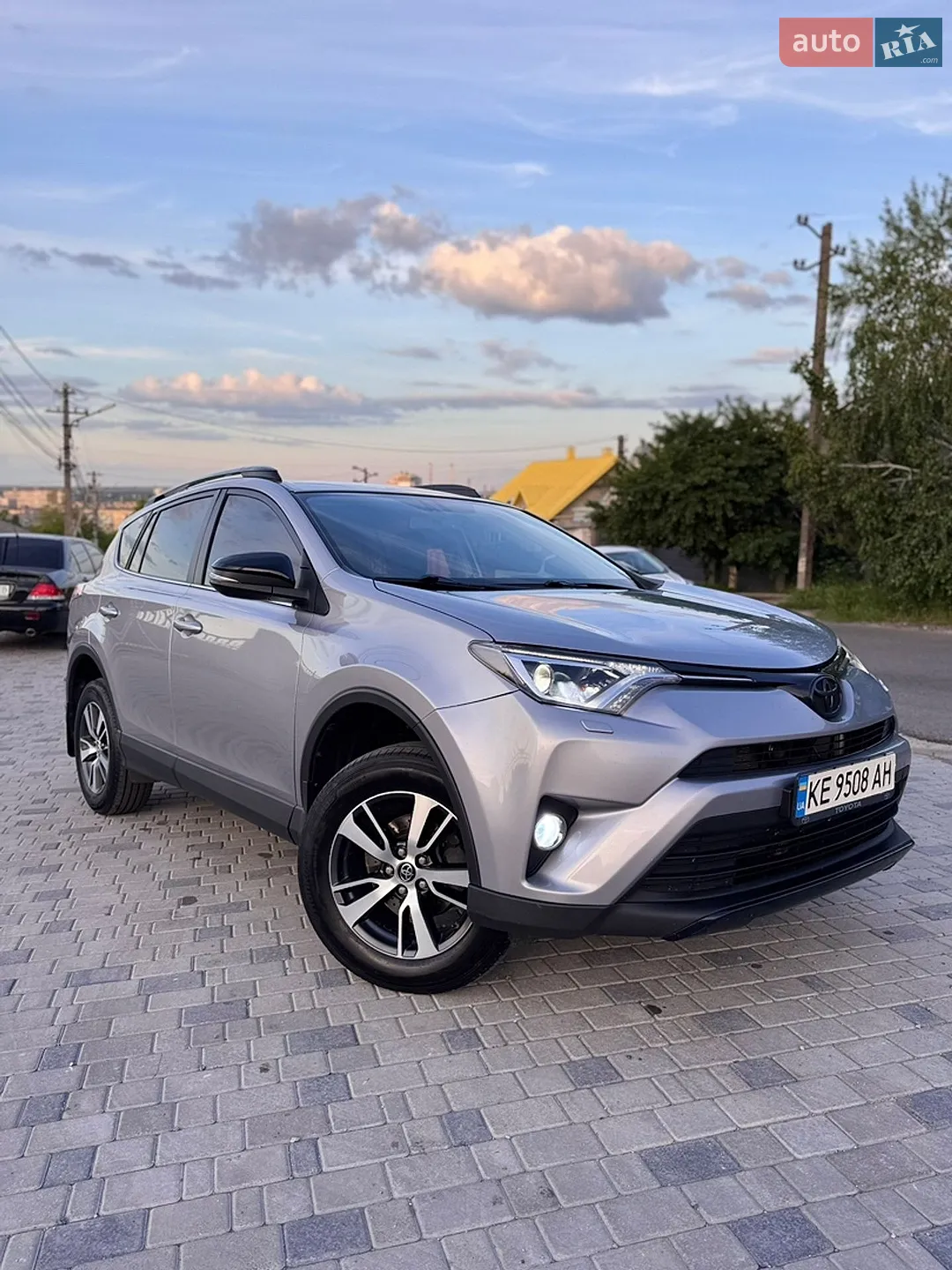 2017 Toyota RAV 4 - фото 1