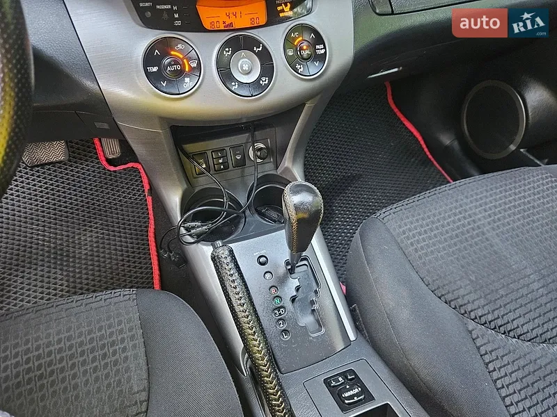 Toyota RAV4 2007 VIN JTMBH31V705043265 фото оголошення 8 з 92