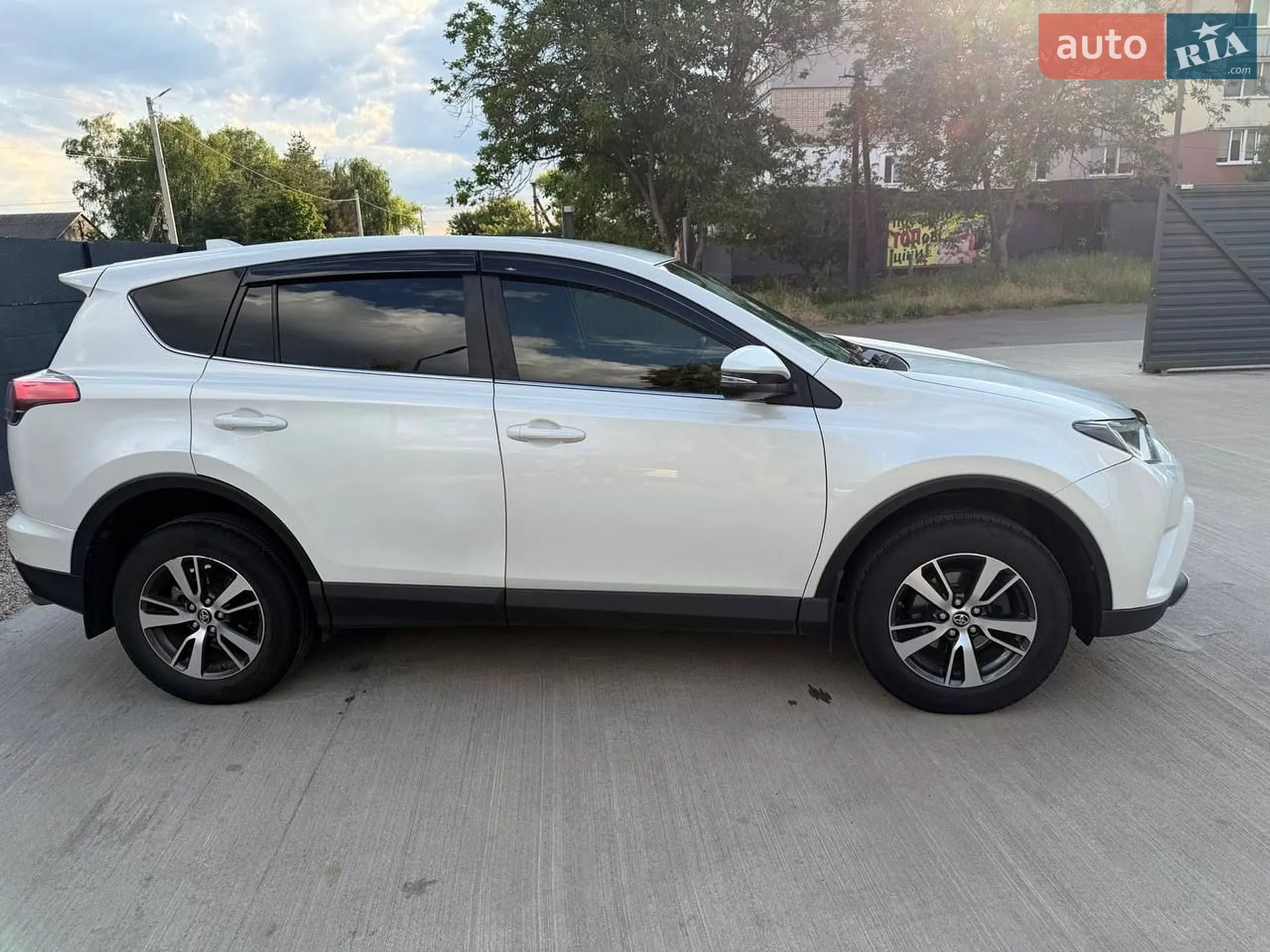 2017 Toyota RAV 4 - мініатюра 9