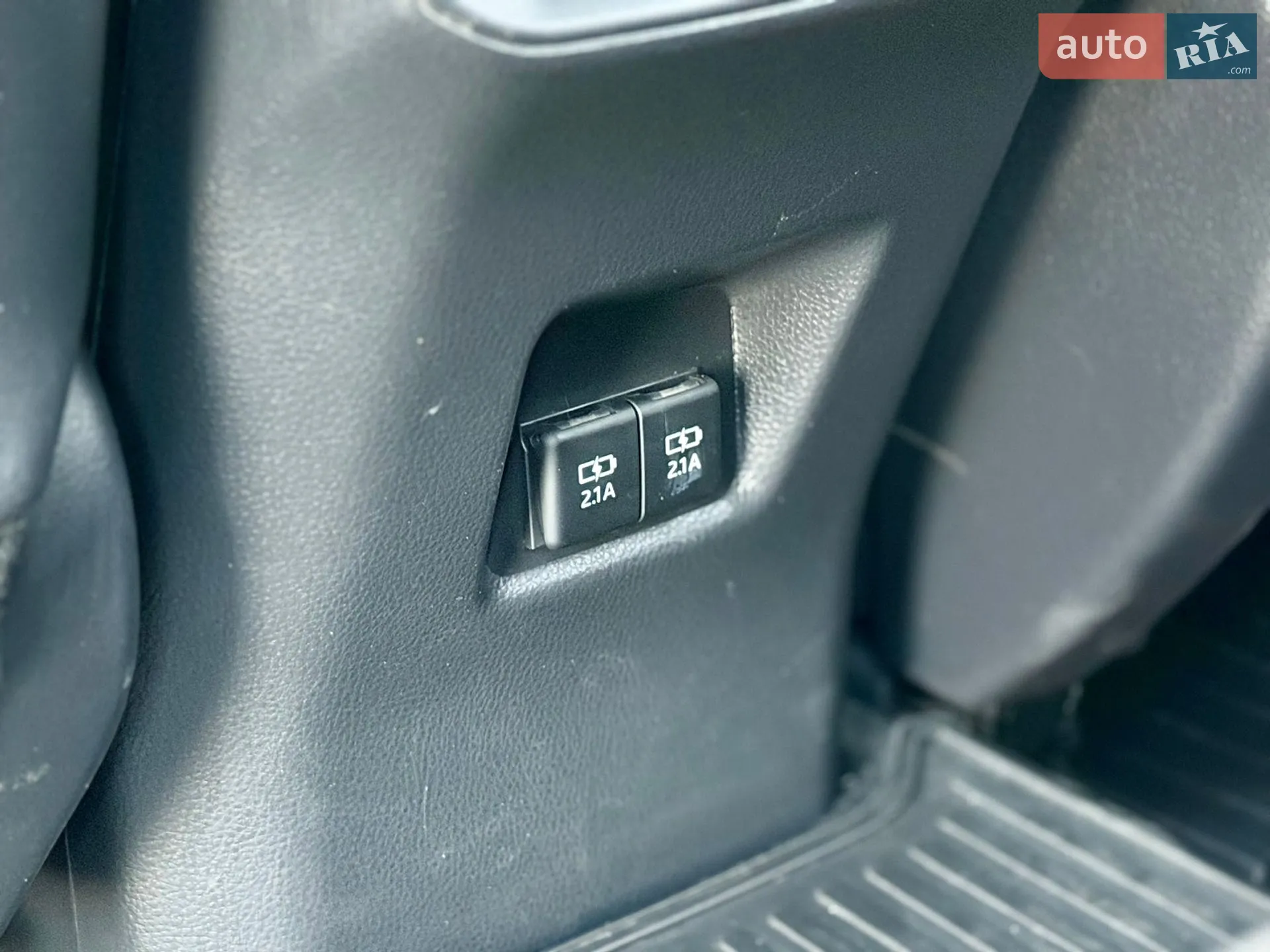 2019 Toyota RAV 4 - мініатюра 39