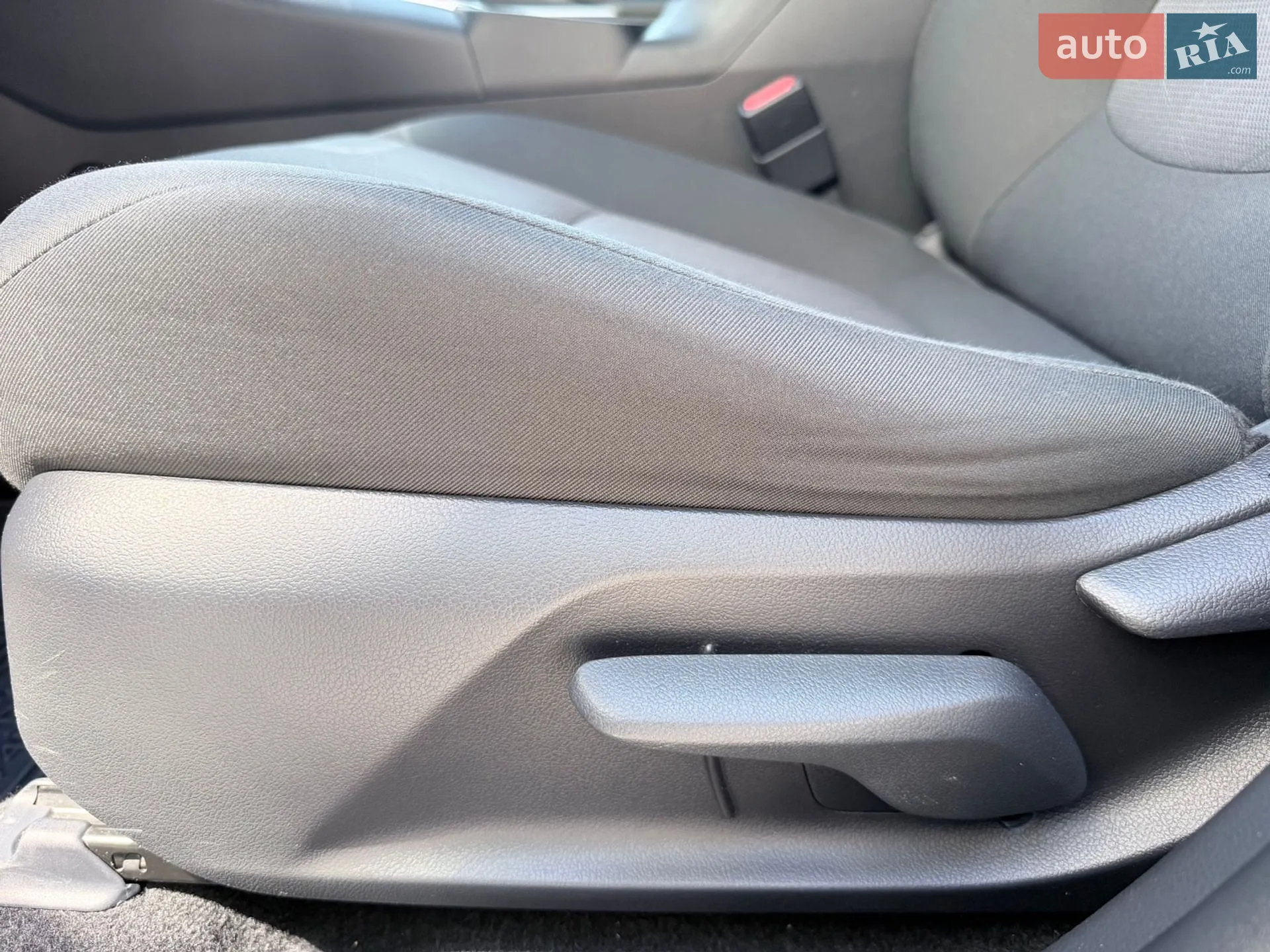 2019 Toyota RAV 4 - мініатюра 34