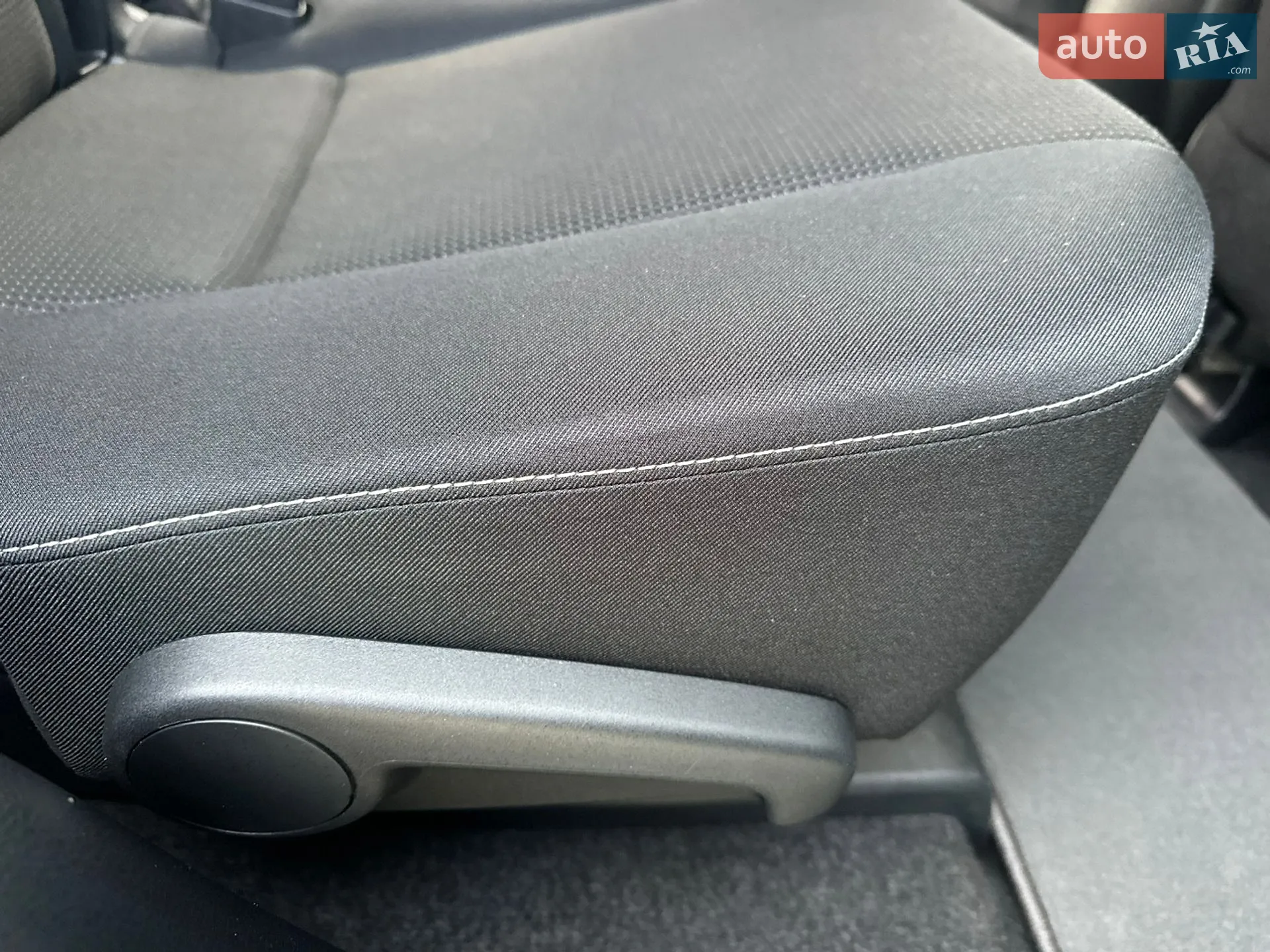 2017 Toyota RAV 4 - мініатюра 129