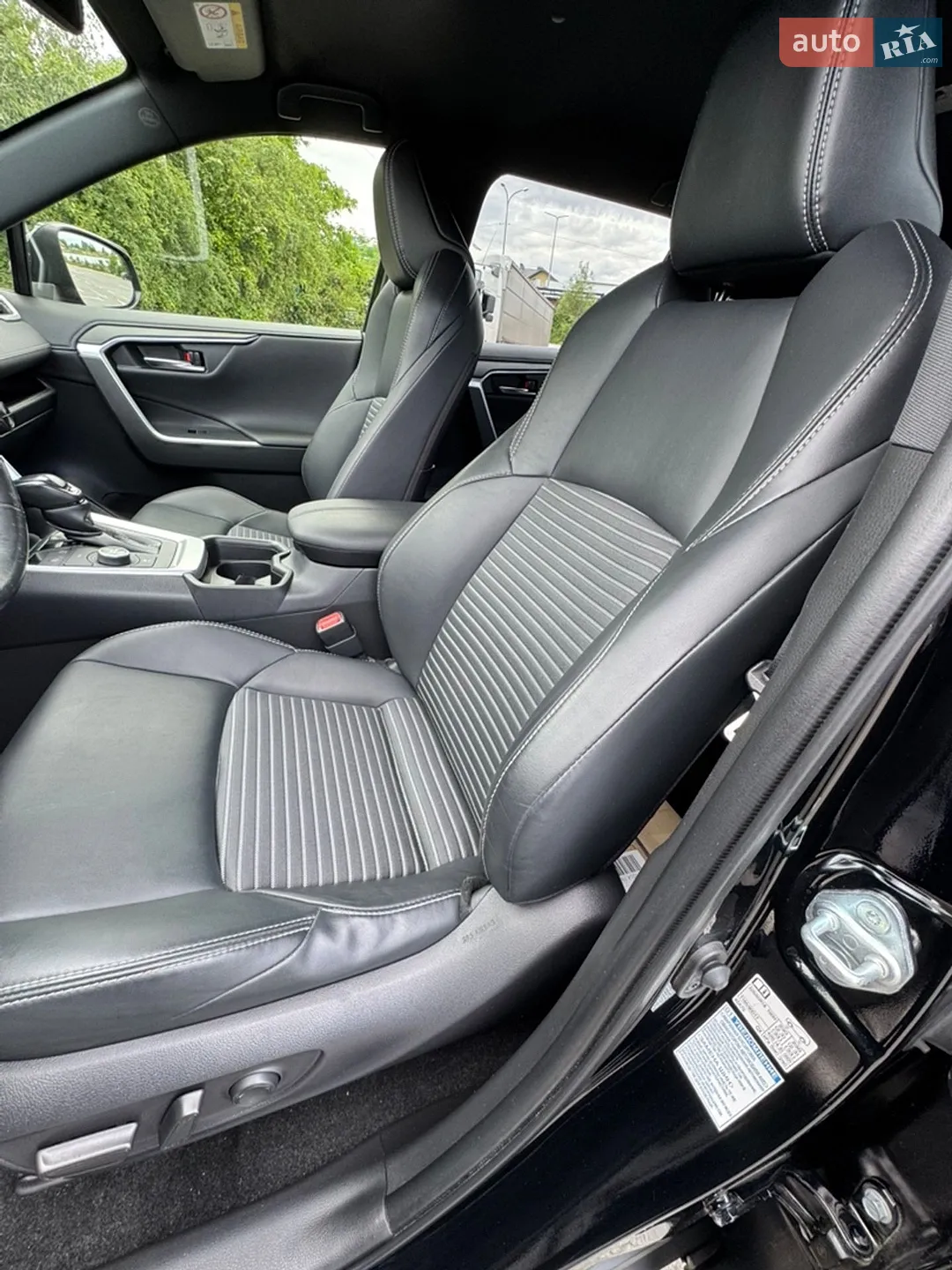 2020 Toyota RAV 4 - мініатюра 5