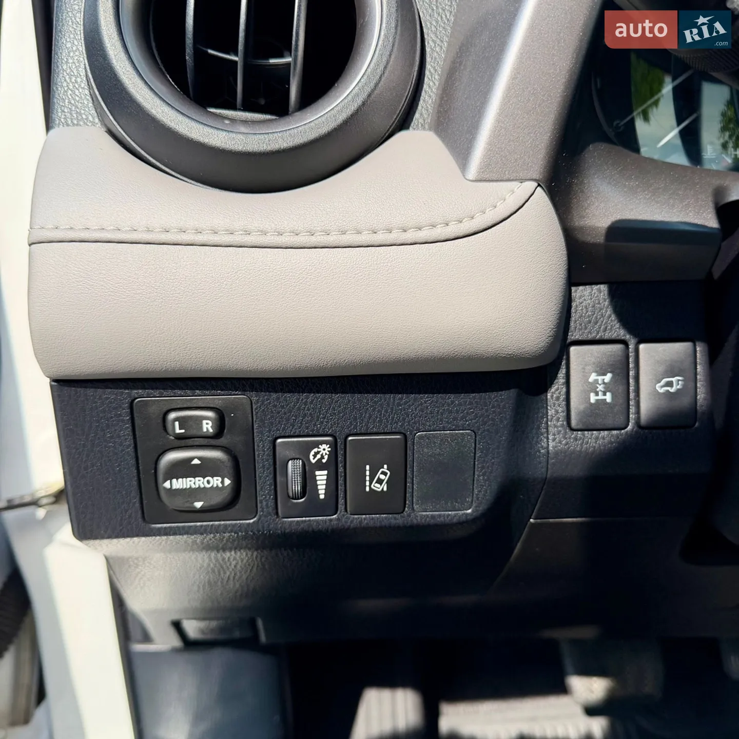 2017 Toyota RAV 4 - мініатюра 9