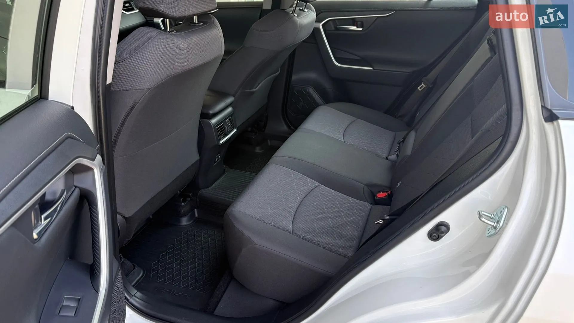 2019 Toyota RAV 4 - мініатюра 11