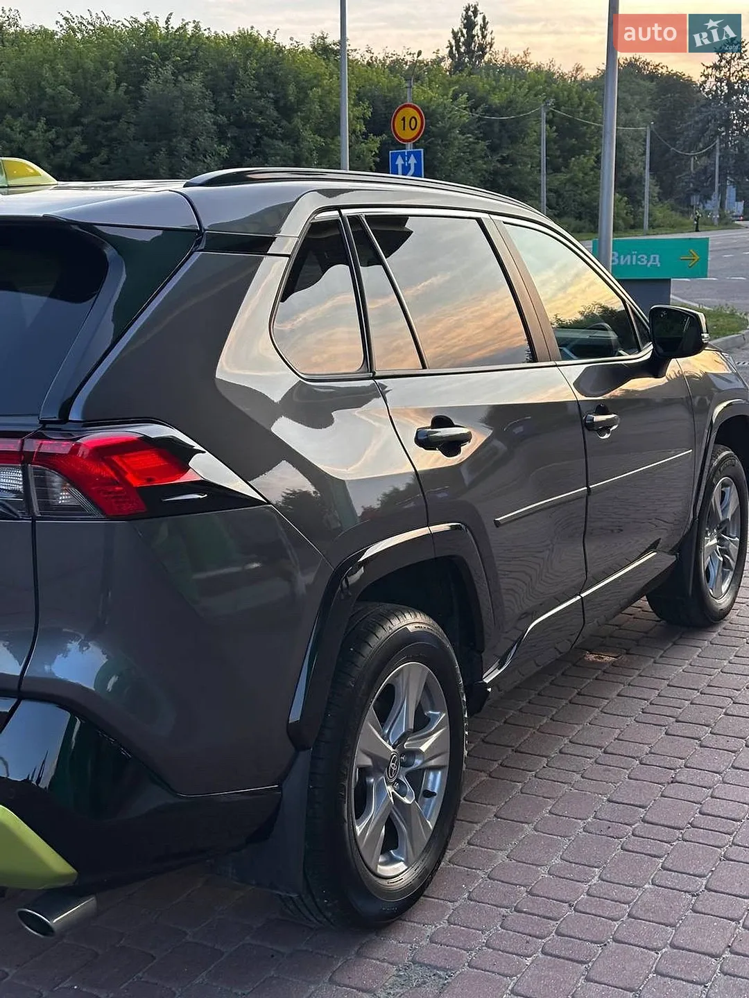 2024 Toyota RAV 4 - мініатюра 3