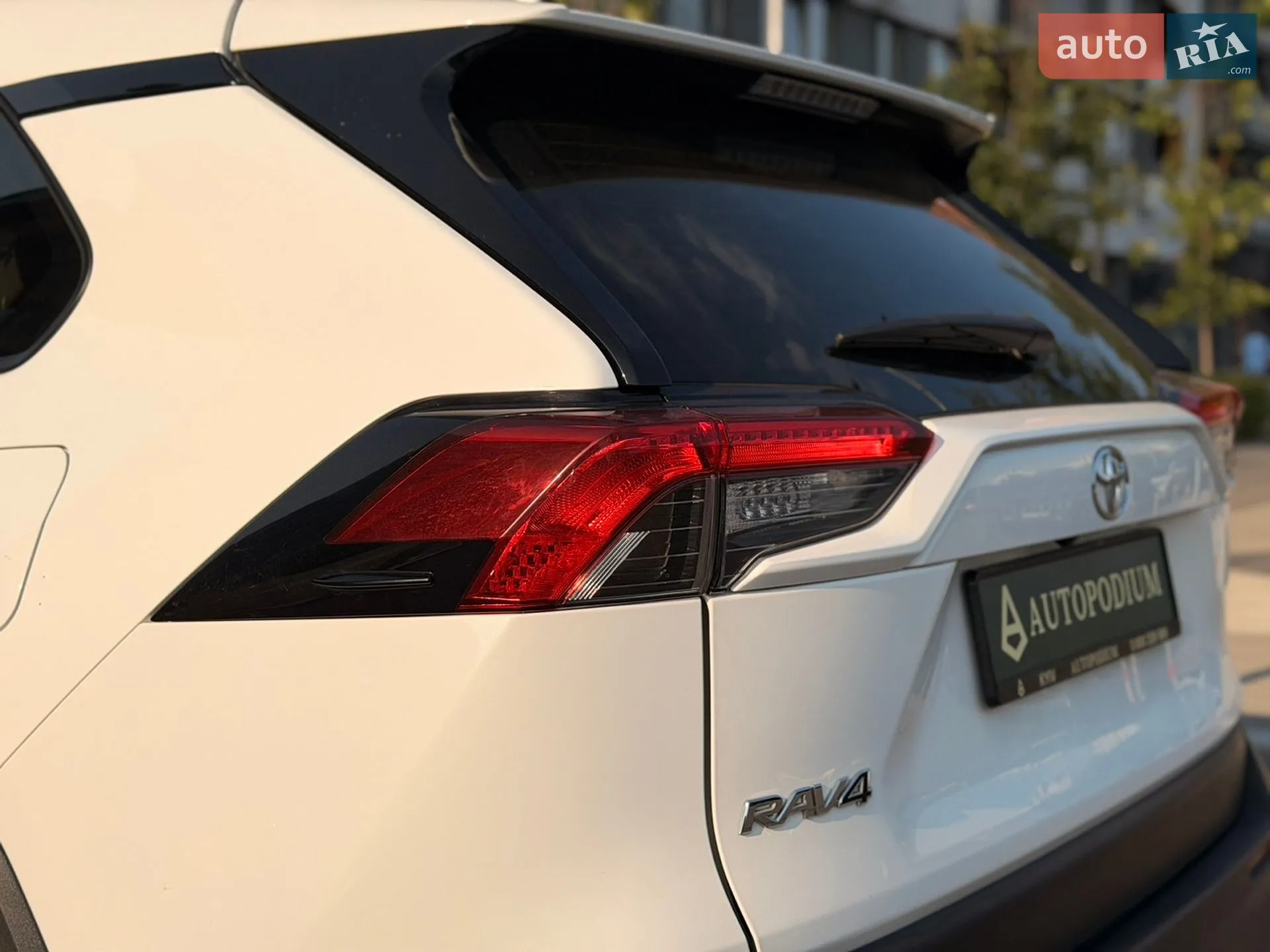 2018 Toyota RAV 4 - мініатюра 11