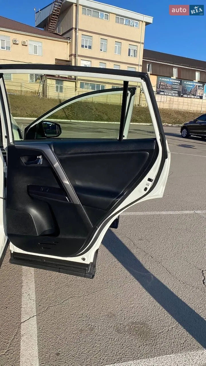 2016 Toyota RAV 4 - мініатюра 9