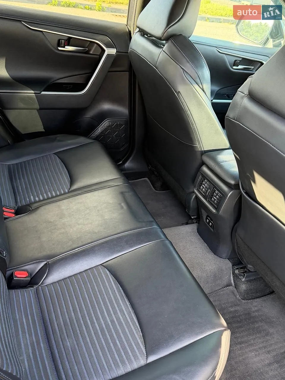 2019 Toyota RAV 4 - мініатюра 8