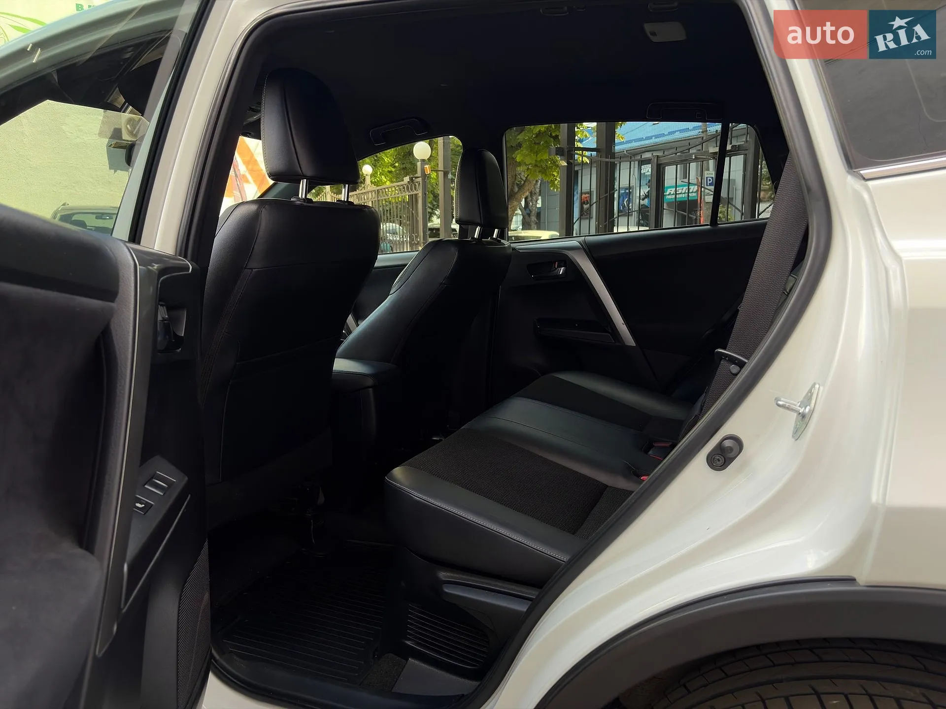2017 Toyota RAV 4 - мініатюра 23