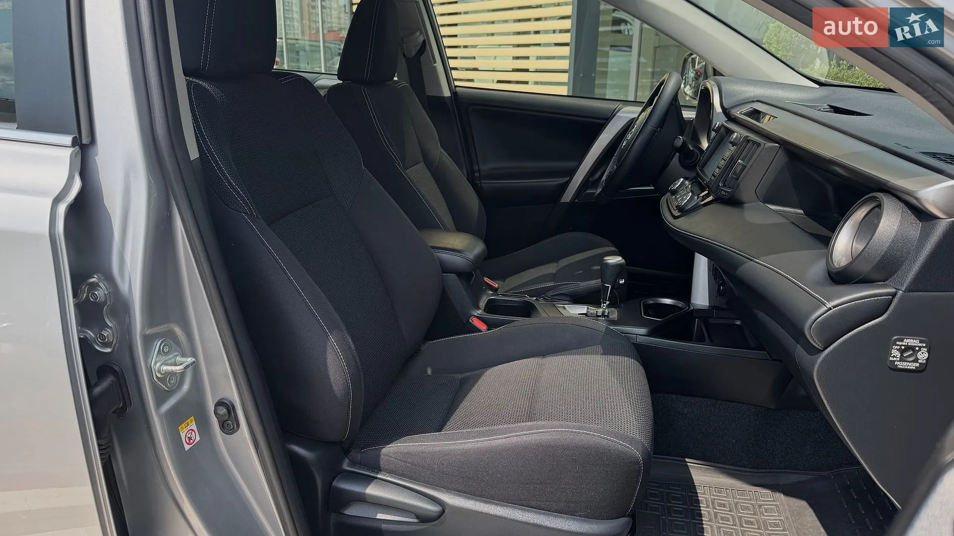 2018 Toyota RAV 4 - мініатюра 16
