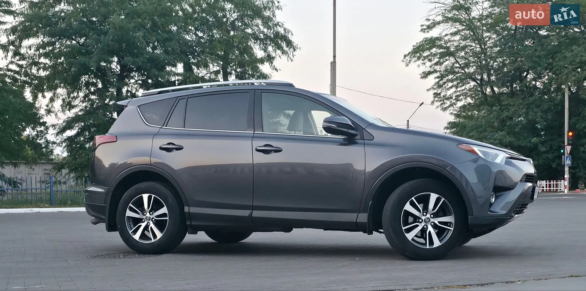 2016 Toyota RAV 4 - мініатюра 10