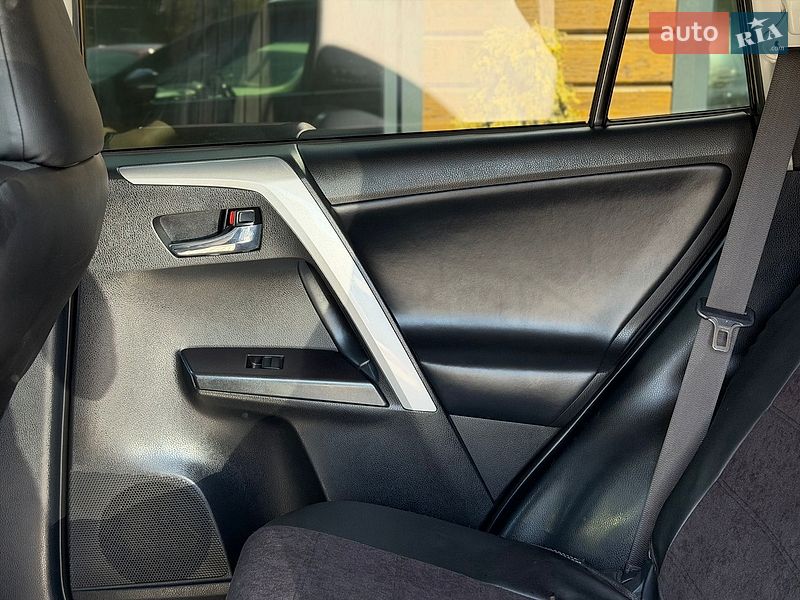 Внедорожник / Кроссовер Toyota RAV4 2017 в Шептицькому