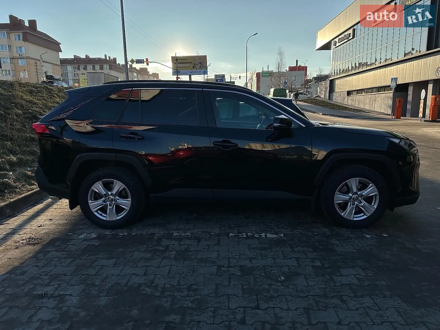 2019 Toyota RAV 4 - мініатюра 5