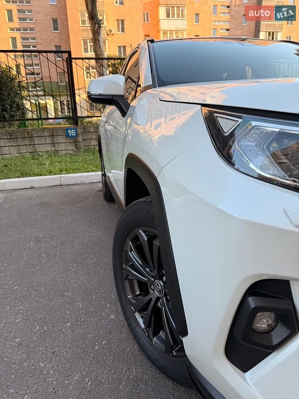 2022 Toyota RAV 4 - мініатюра 21