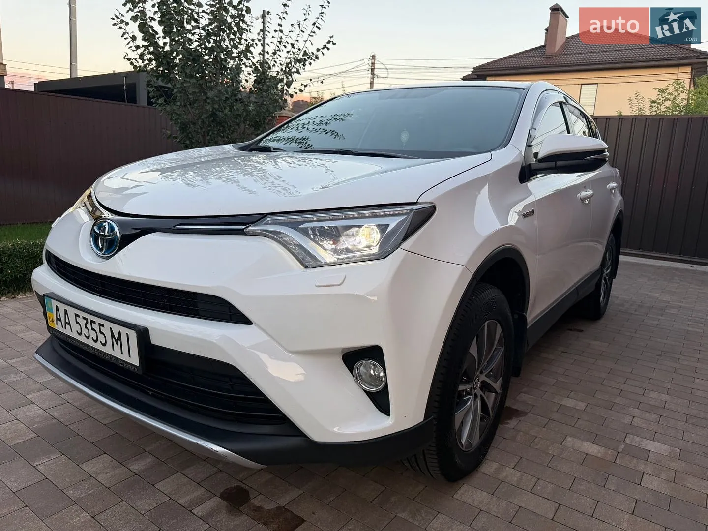 2017 Toyota RAV 4 - мініатюра 2