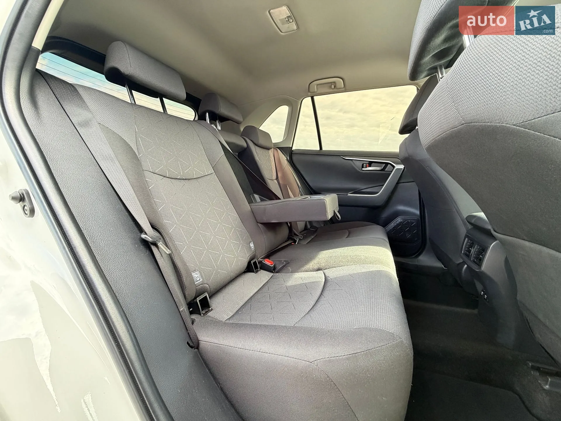 2019 Toyota RAV 4 - мініатюра 39