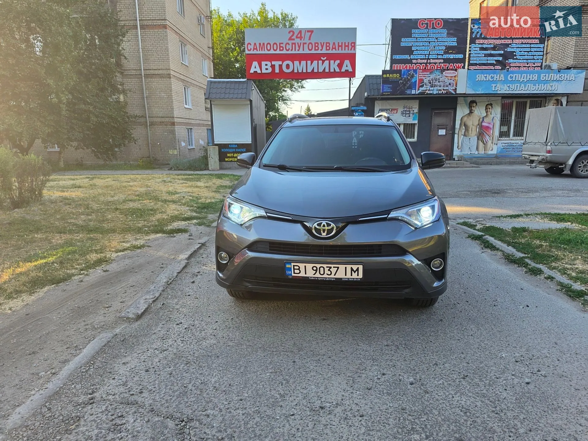 2016 Toyota RAV 4 - мініатюра 2