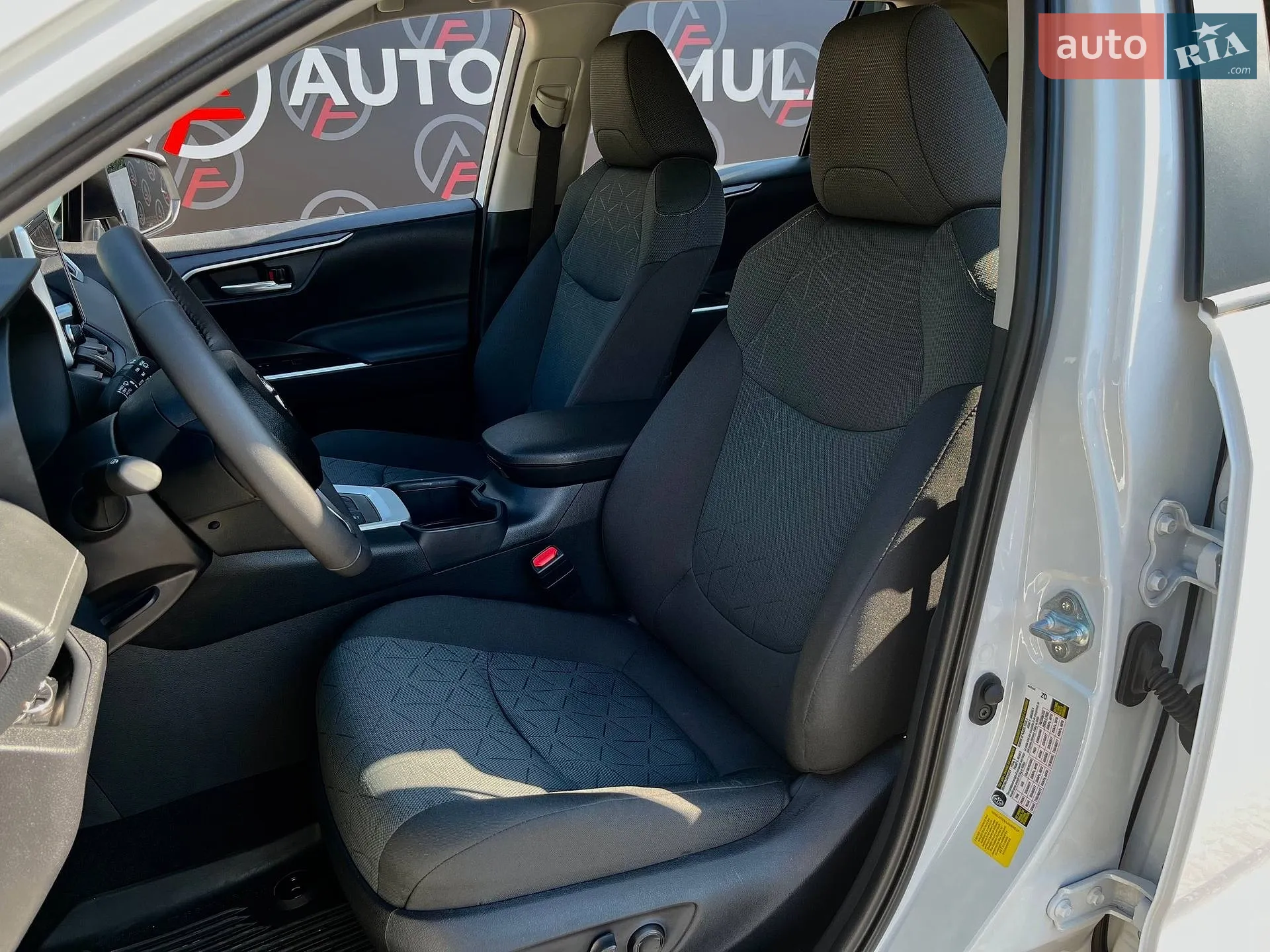 2025 Toyota RAV 4 - мініатюра 13