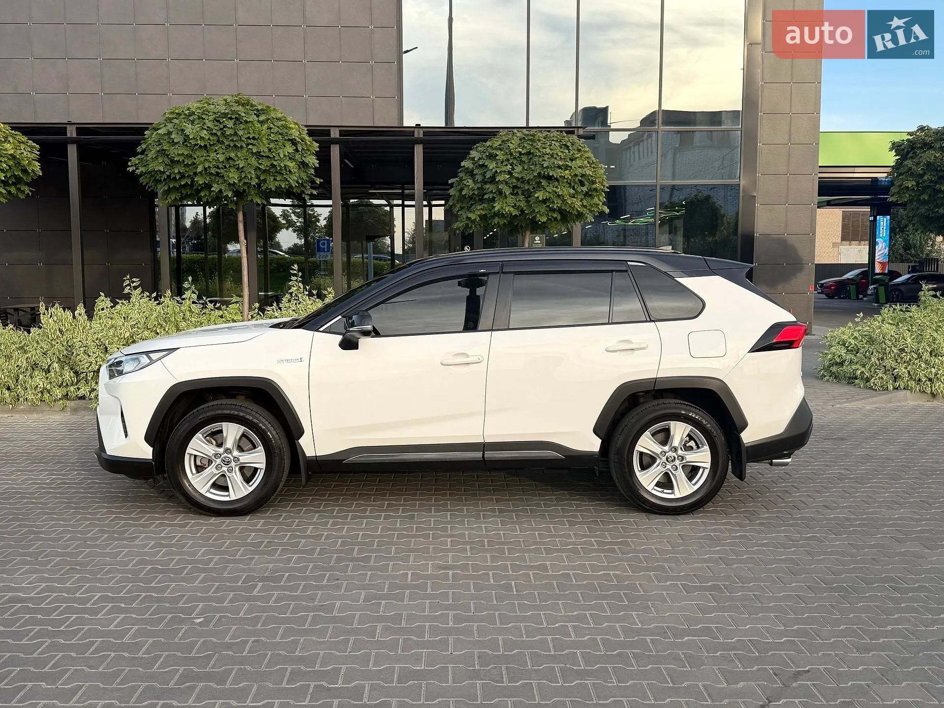 2021 Toyota RAV 4 - мініатюра 9