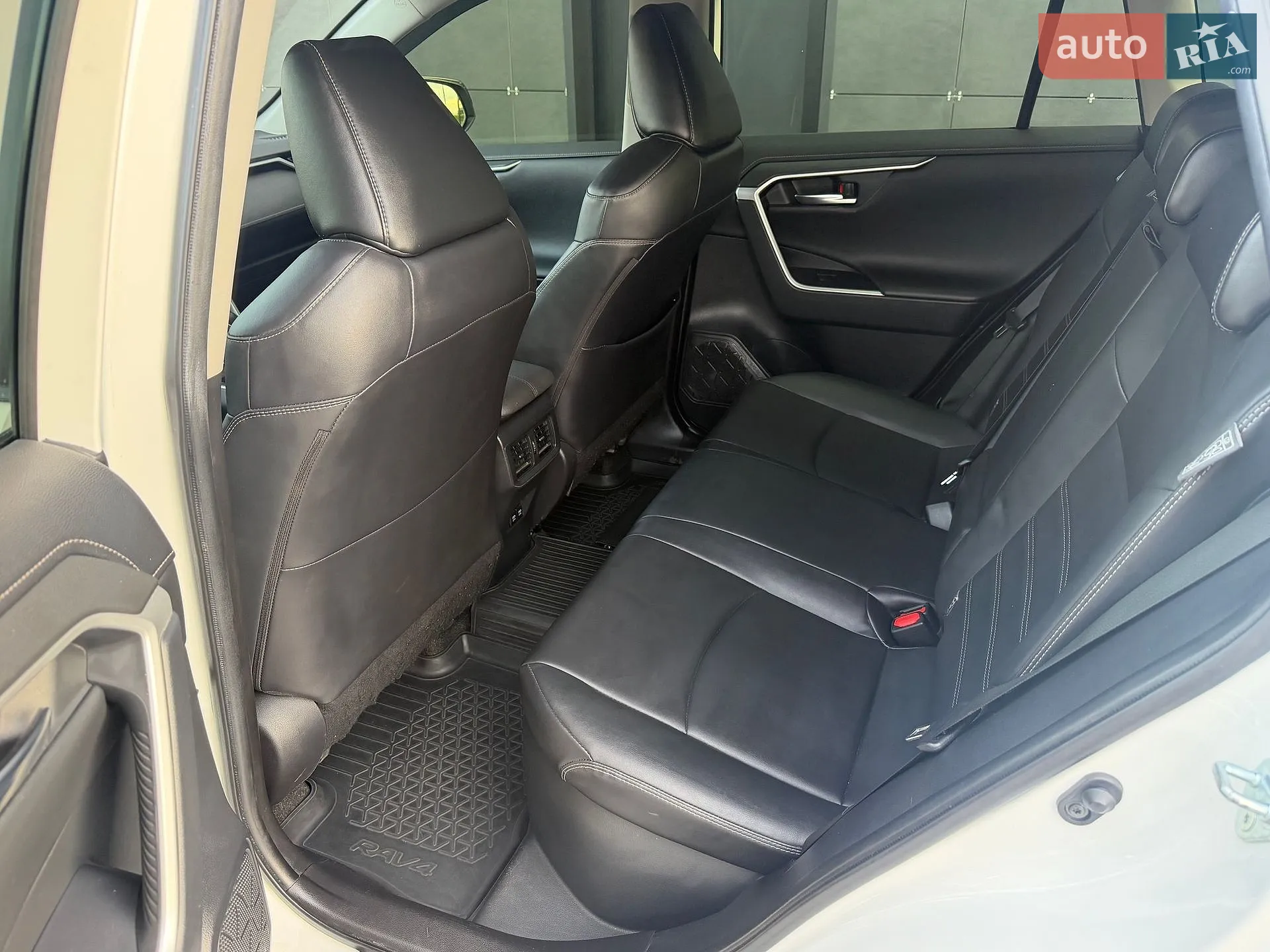 2021 Toyota RAV 4 - мініатюра 19