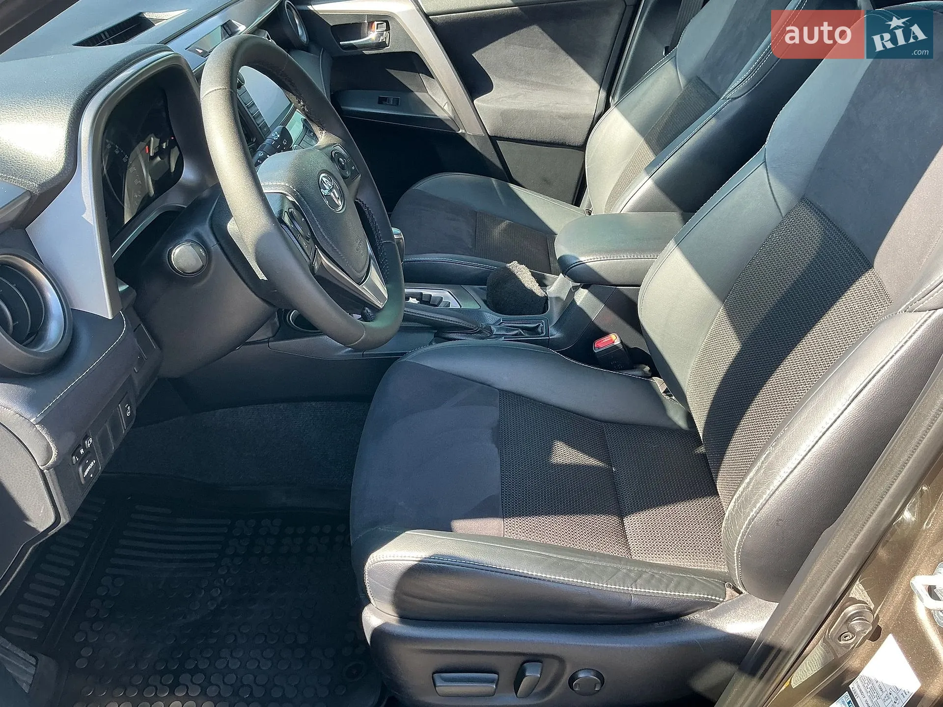 2016 Toyota RAV 4 - мініатюра 12