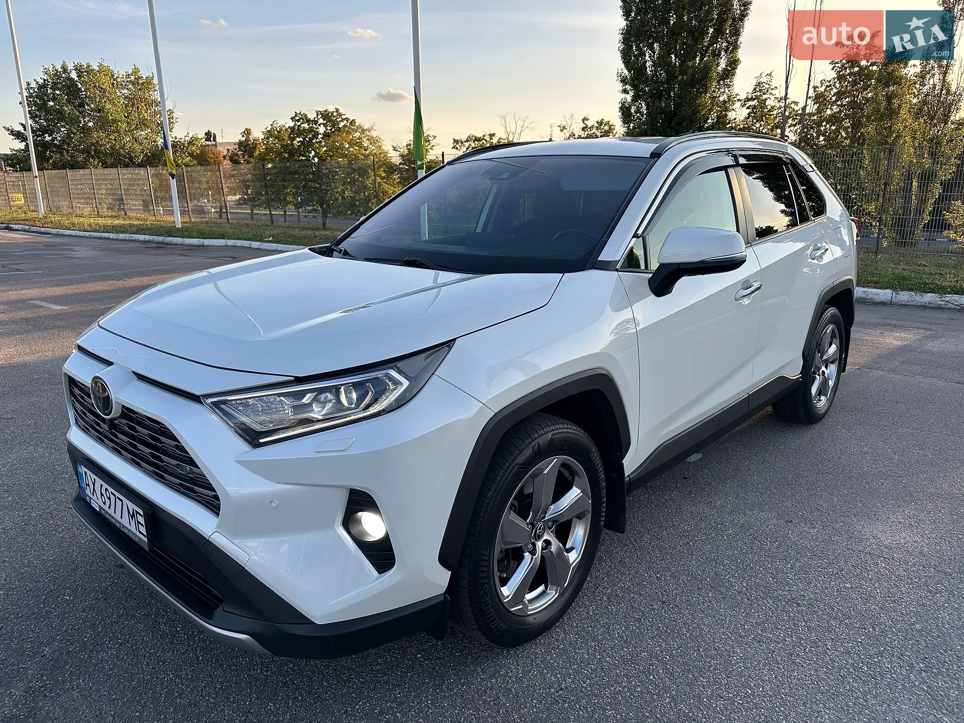 2021 Toyota RAV 4 - фото 1