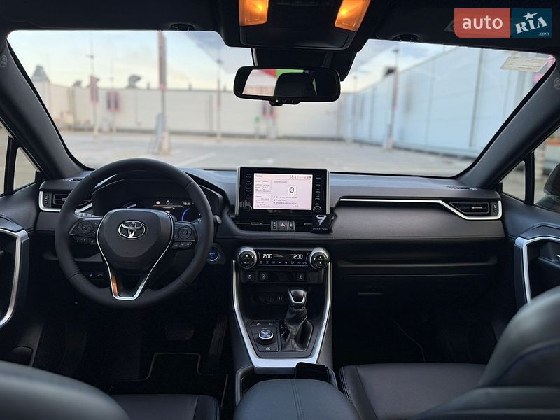 Внедорожник / Кроссовер Toyota RAV4 2019 в Киеве
