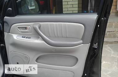 Внедорожник / Кроссовер Toyota Sequoia 2004 в 