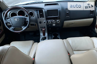 Внедорожник / Кроссовер Toyota Sequoia 2013 в Киеве