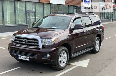 Внедорожник / Кроссовер Toyota Sequoia 2012 в Киеве